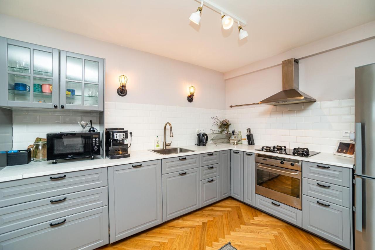 Central, Spacious, Modern 5 Bedrm Duplex W/Balcony Prague Ngoại thất bức ảnh