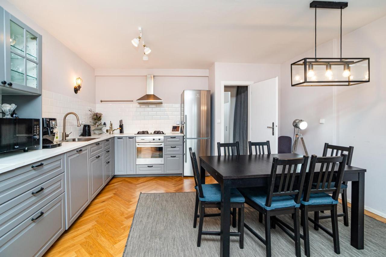 Central, Spacious, Modern 5 Bedrm Duplex W/Balcony Prague Ngoại thất bức ảnh