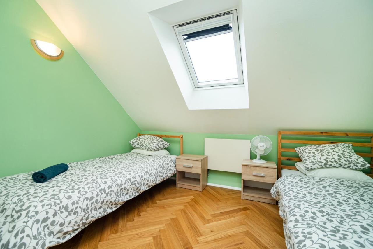 Central, Spacious, Modern 5 Bedrm Duplex W/Balcony Prague Ngoại thất bức ảnh